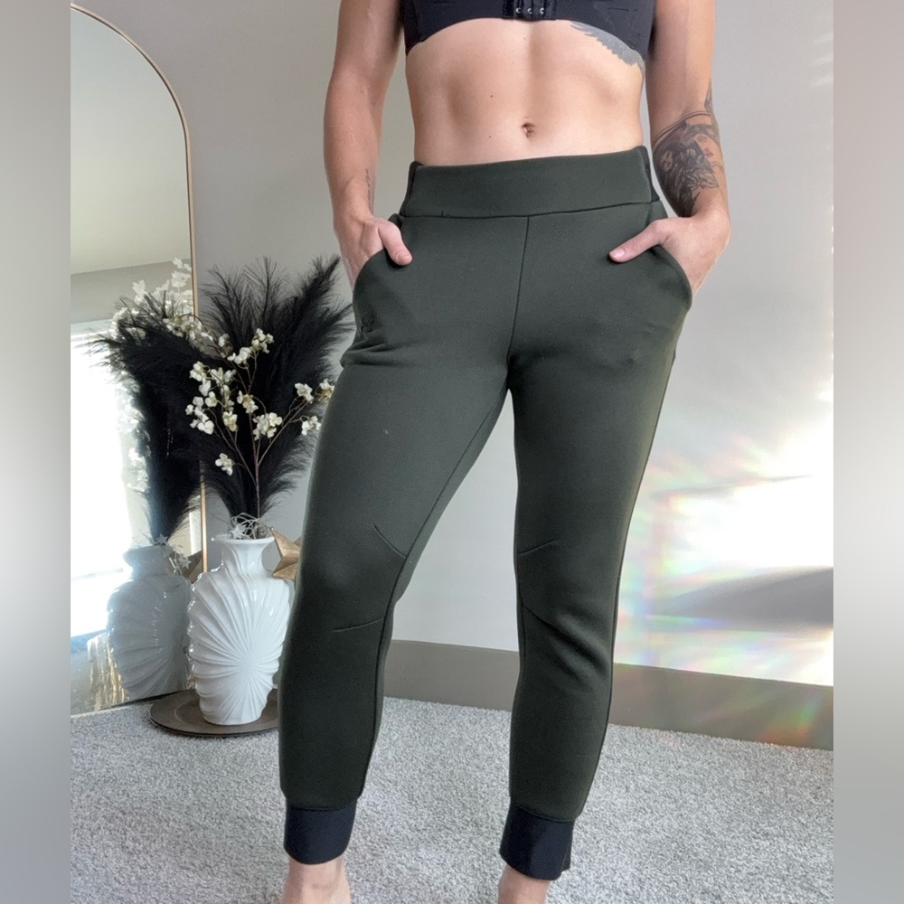 Under armour army green low rise joggers